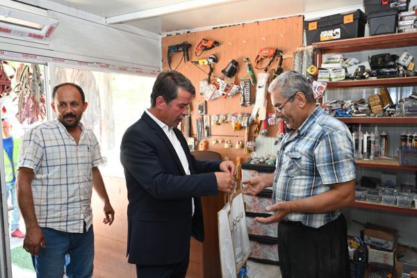 Türkoğlu Belediye Başkanı Osman Okumuş, yaklaşan Kurban Bayramı münasebetiyle her