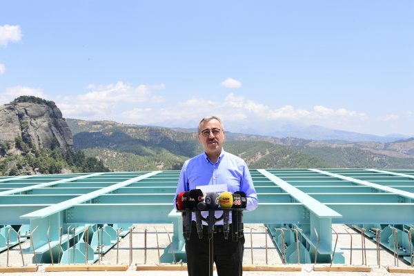 Ali Kayası Cam Teras ve Turizm Tesisleri projesinde incelemelerde bulunan