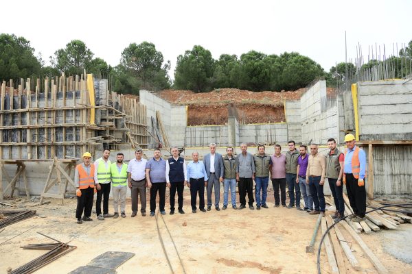 Önsen bölgesinde gerçekleştirilen altyapı yenileme çalışmalarını yerinde inceleyen Başkan Güngör,