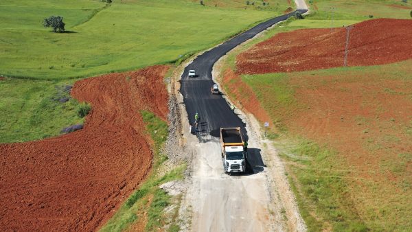 Büyükşehir Belediyesi, Göksun’da Kavşut ve Kınıkkoz Grup Yolu ile Yeşilköy,