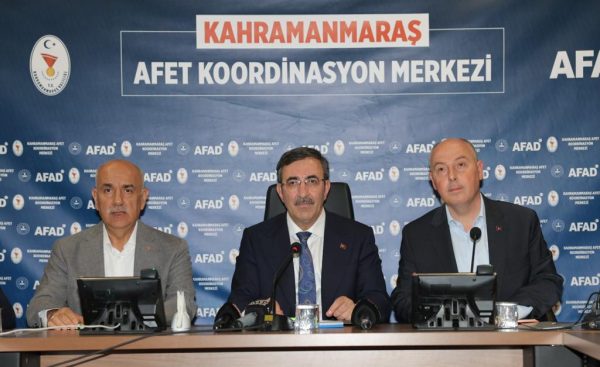 Cumhurbaşkanı Yardımcısı Cevdet Yılmaz Kahramanmaraş koordinasyon merkezinde deprem gündemine ilişkin