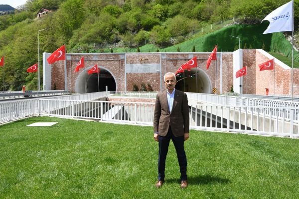 Karadeniz’in Doğu ve Güneydoğu Bölgesi’ni birbirine bağlayan Zigana Tüneli, 1,5