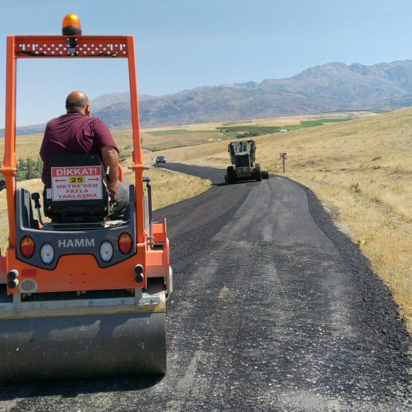 Büyükşehir Belediyesi, Elbistan’da Doğan – Kışla Grup Yolu ile Ekinözü’nde