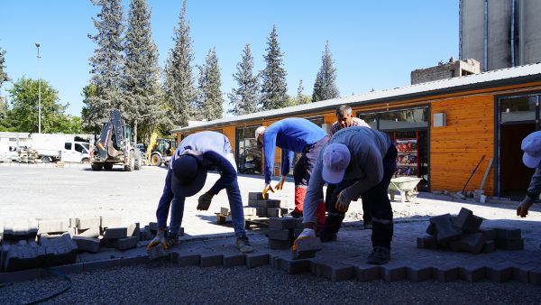 Büyükşehir Belediyesi, Azerbaycan Bulvarı üzerinde kurulan ve altyapısı tamamlanan esnaf