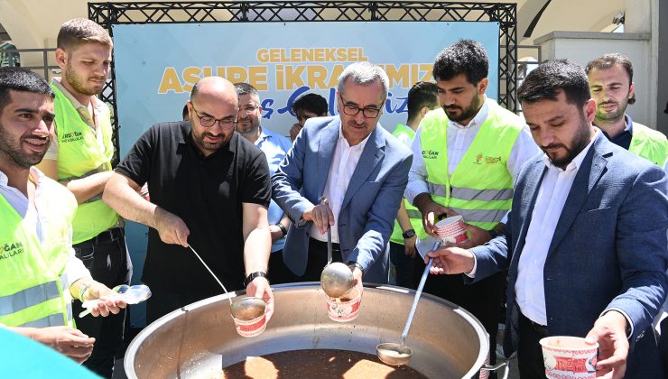 Başkan Güngör: Vatandaşlara Aşure İkramında Bulundu