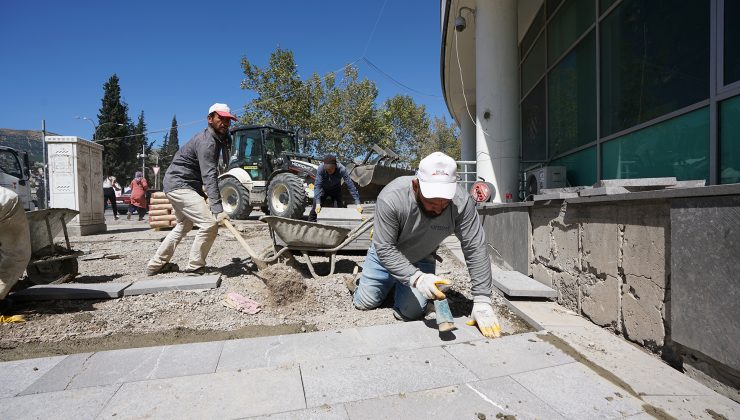 Büyükşehir,Azerbaycan Bulvarı’nda Yürüyüş Yollarını Yeniliyor