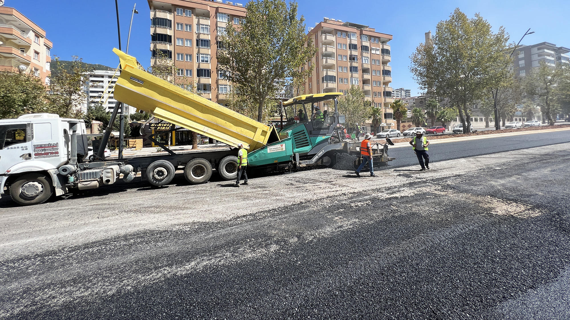 Binevler Bölgesi Cadde Yenileme Projesi kapsamında bölgede üstyapı imalatlarına devam