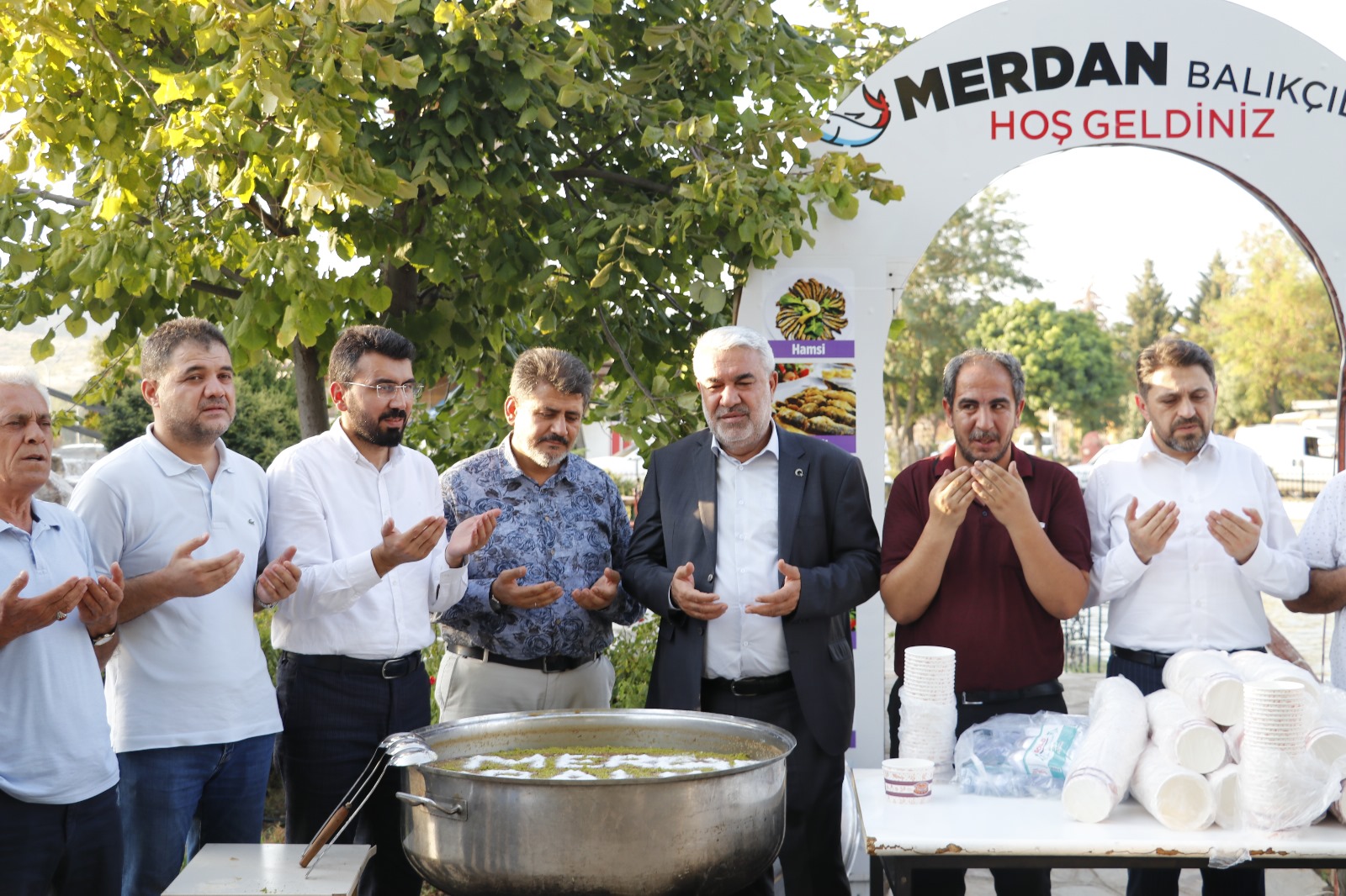 Kahramanmaraş Balıkçılar Derneği ve Merdan Balıkçılık tarafından bin kişilik aşure