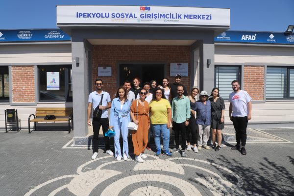 Gaziantep Tomurcukları Projesi kapsamında Nurdağı ve İslahiye’de depremden etkilenen çocuklara,