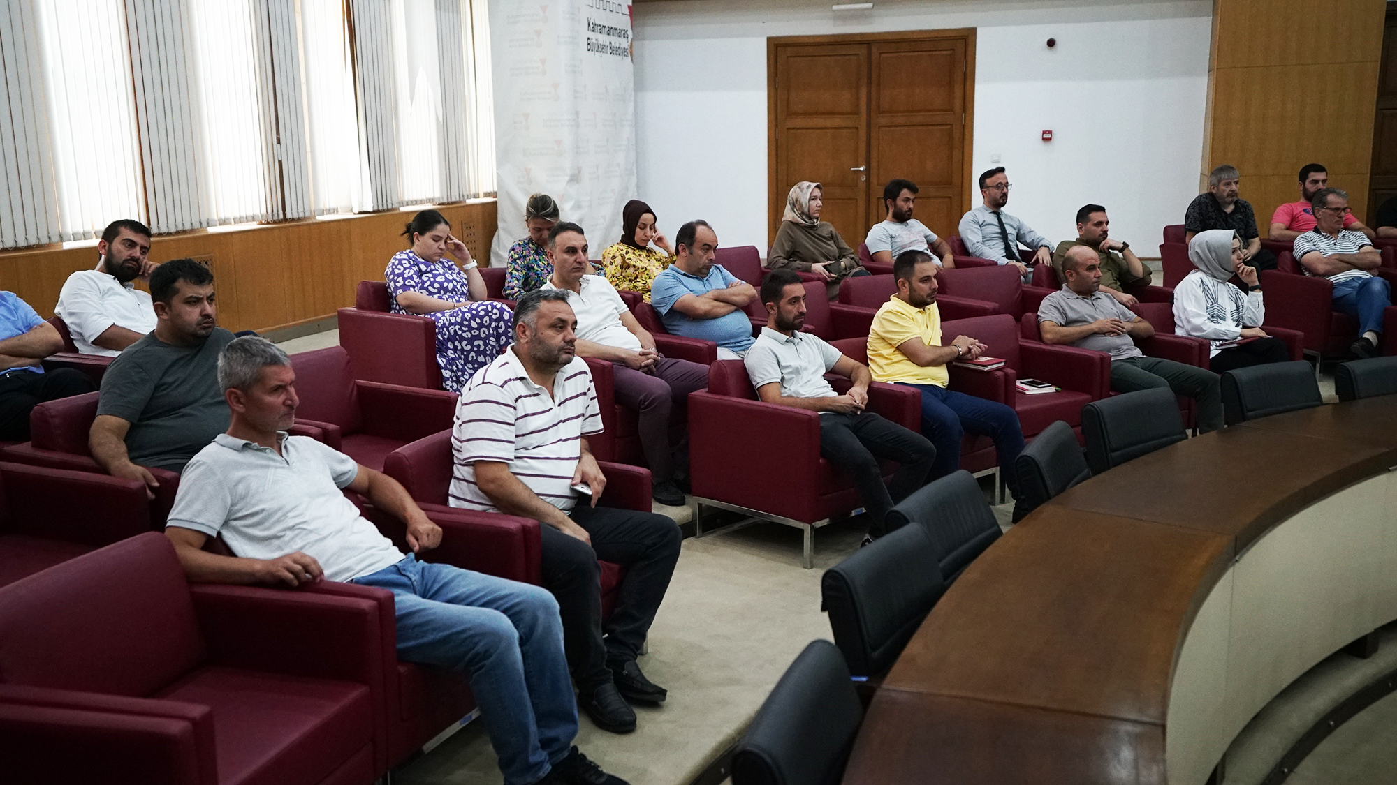 Büyükşehir Belediyesi, personellere yönelik iş sağlığı ve güvenliği semineri düzenledi.