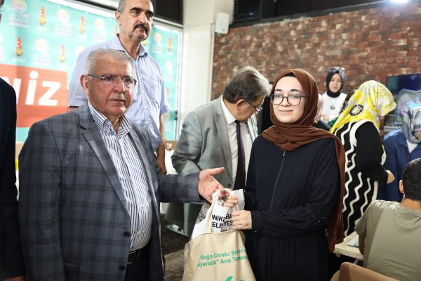 Onikişubat Belediye Başkanı Hanefi Mahçiçek, Yüksek Öğretim Kurumları Sınavı’nda (YKS)