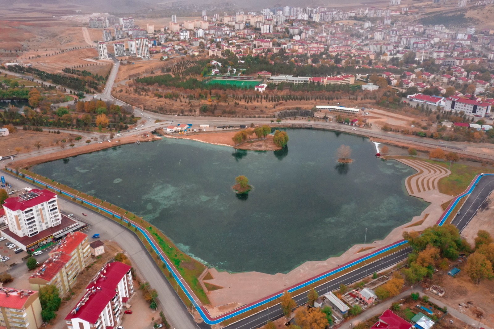 Elbistan Belediye Başkanı Mehmet Gürbüz, asrın felaketinin yaşandığı Elbistan’da ailelerini