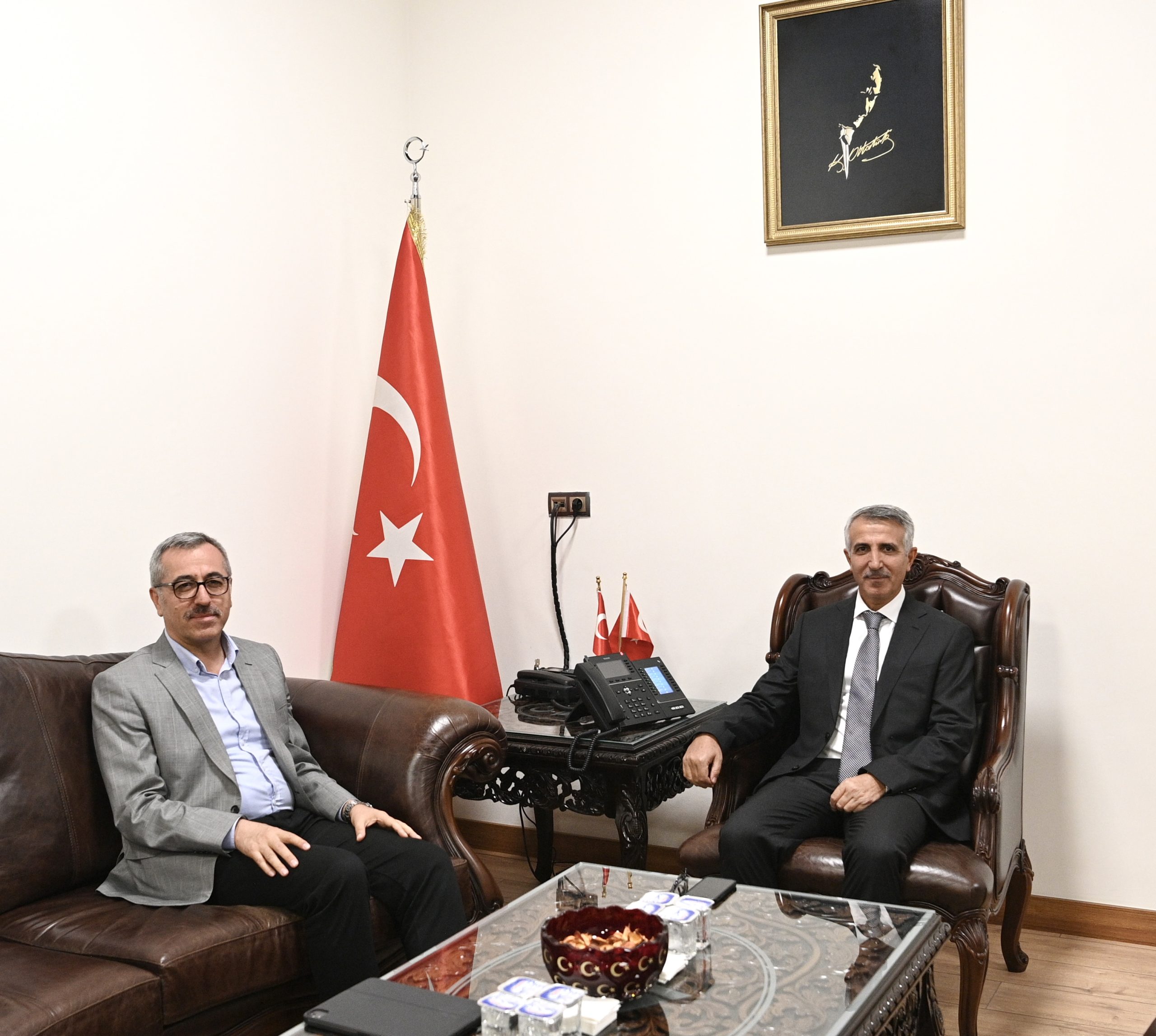 Büyükşehir Belediye Başkanı Hayrettin Güngör, şehrin yeni Valisi Mükerrem Ünlüer’e