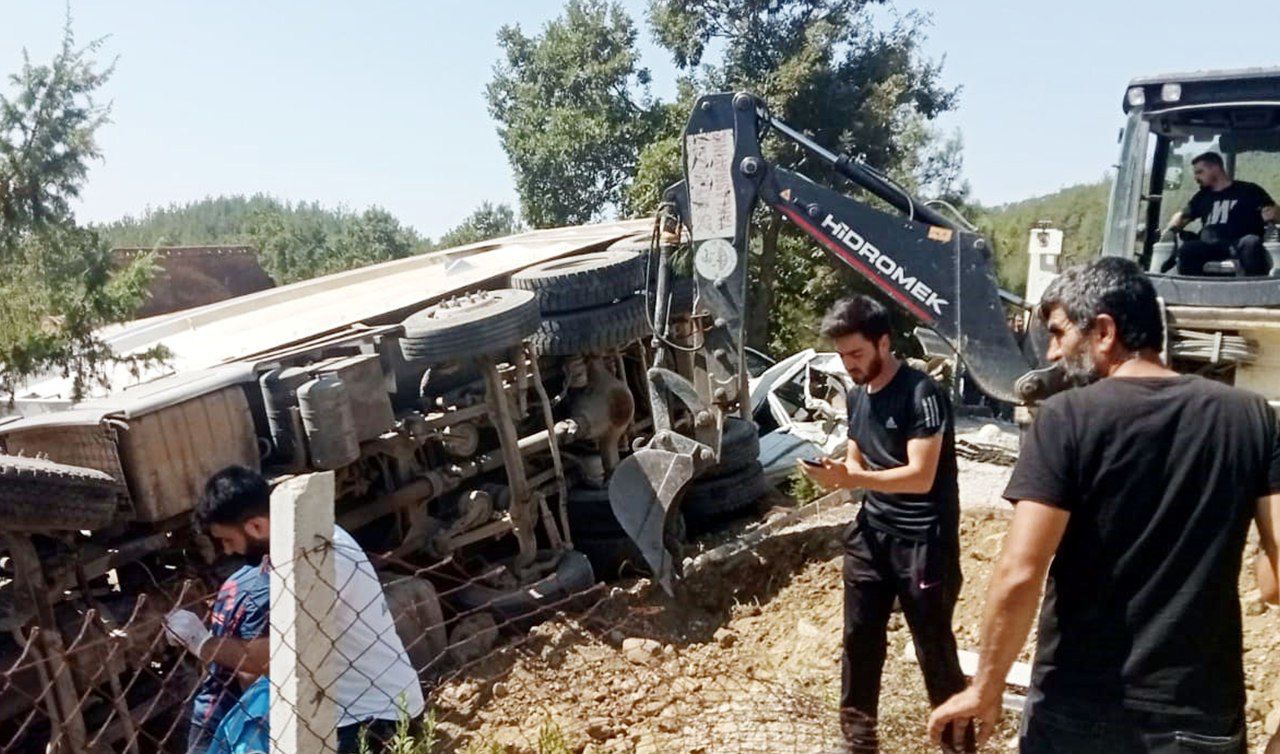Andırın’da cenaze defini sırasında freni boşalan bir kamyonun neden olduğu