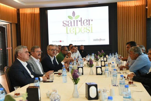 Göksun’da görev yapan muhtarlarla bir araya gelen Başkan Hayrettin Güngör,