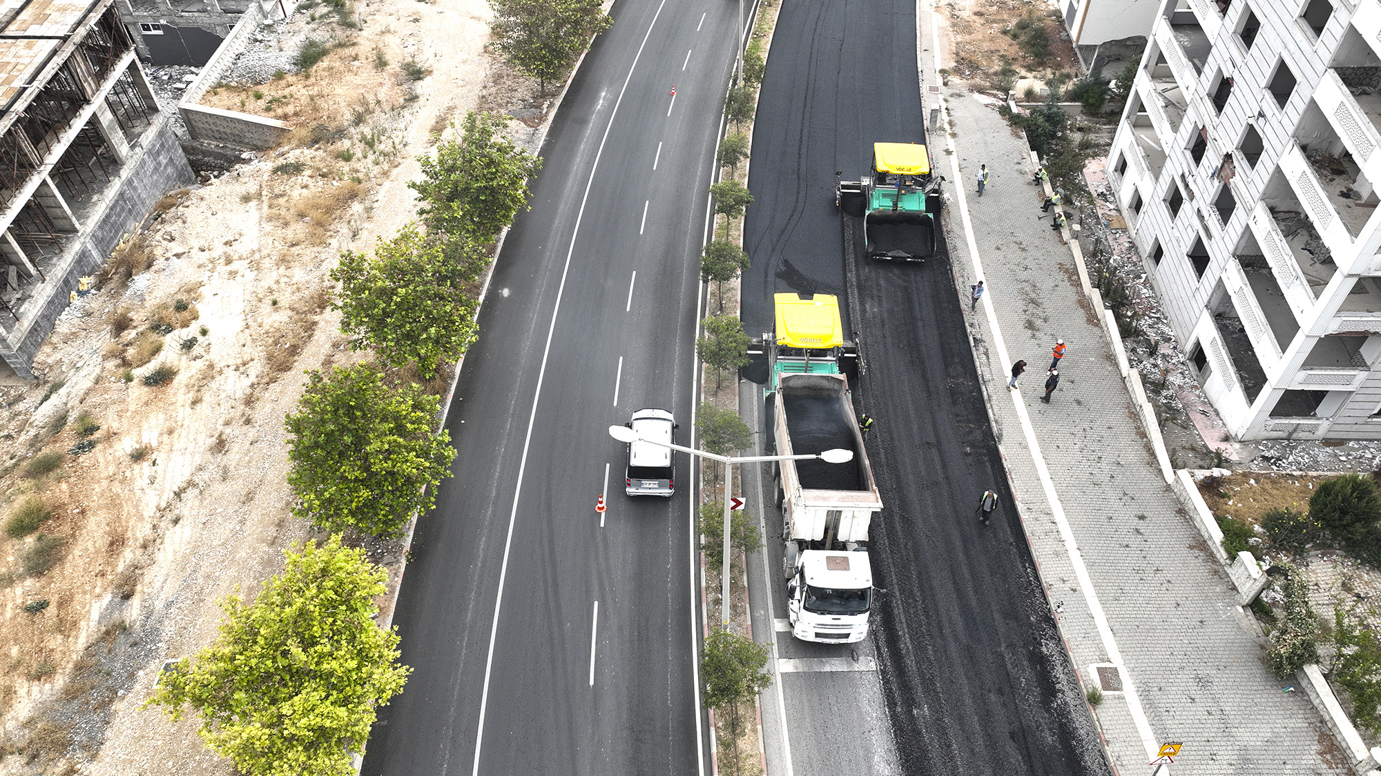 Kahramanmaraş Büyükşehir Belediyesi, şehirdeki ulaşım ağını güçlendirmek ve yolları yenilemek