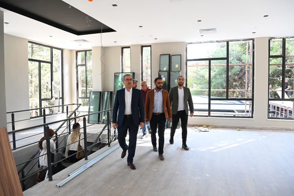 Mimarlar Odası heyeti ile Çamlıca’da yapımı süren tesislerde incelemelerde bulunan