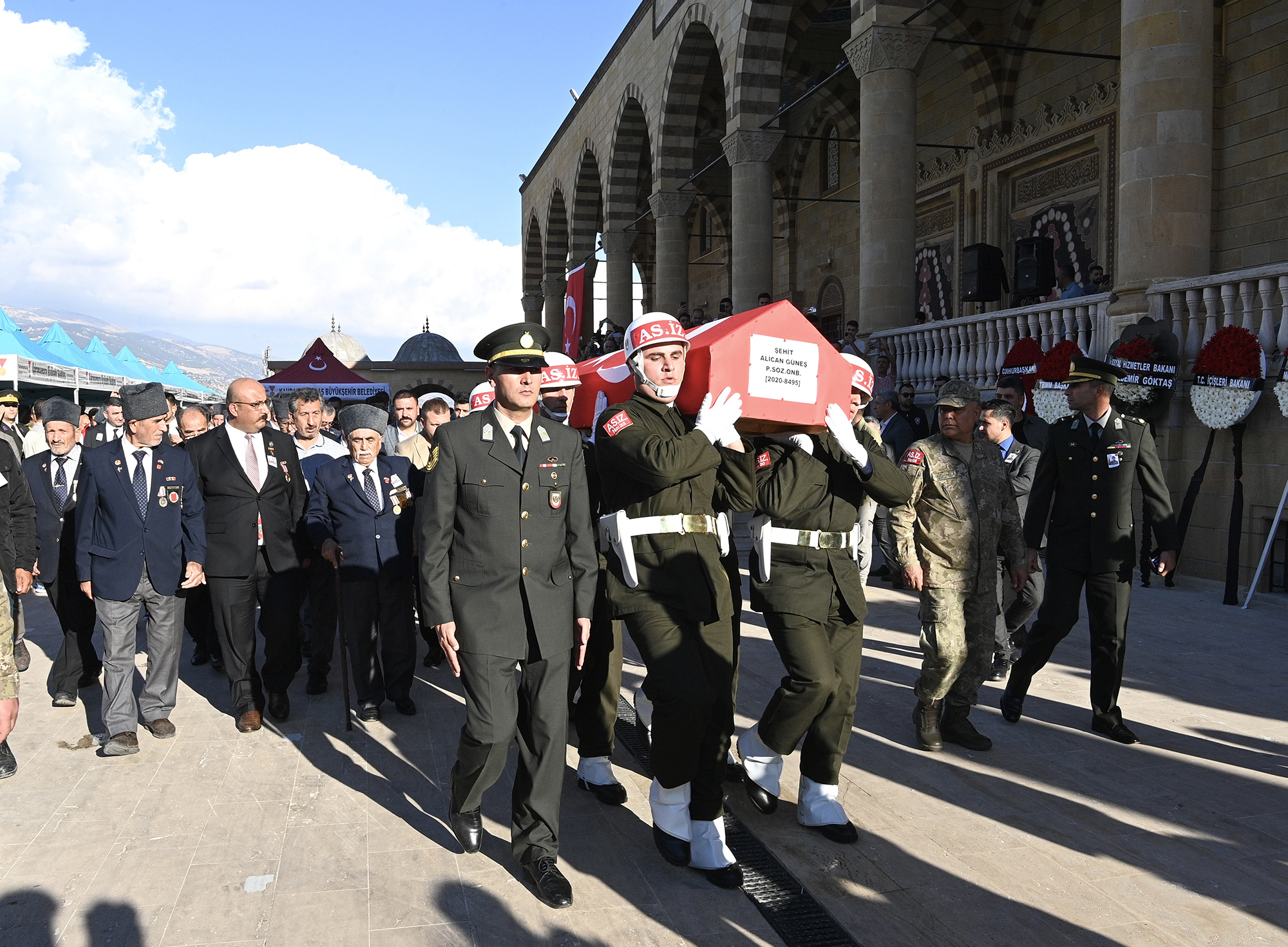 Pençe-Kilit Operasyonu bölgesinde bölücü terör örgütü mensuplarıyla çatışmada şehit olan
