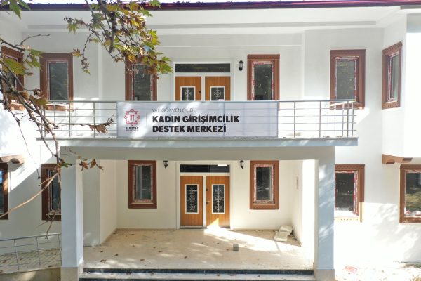 Elbistan Belediye Başkanı Mehmet Gürbüz, Kadın Girişimcilik Destek Merkezi’nin kısa