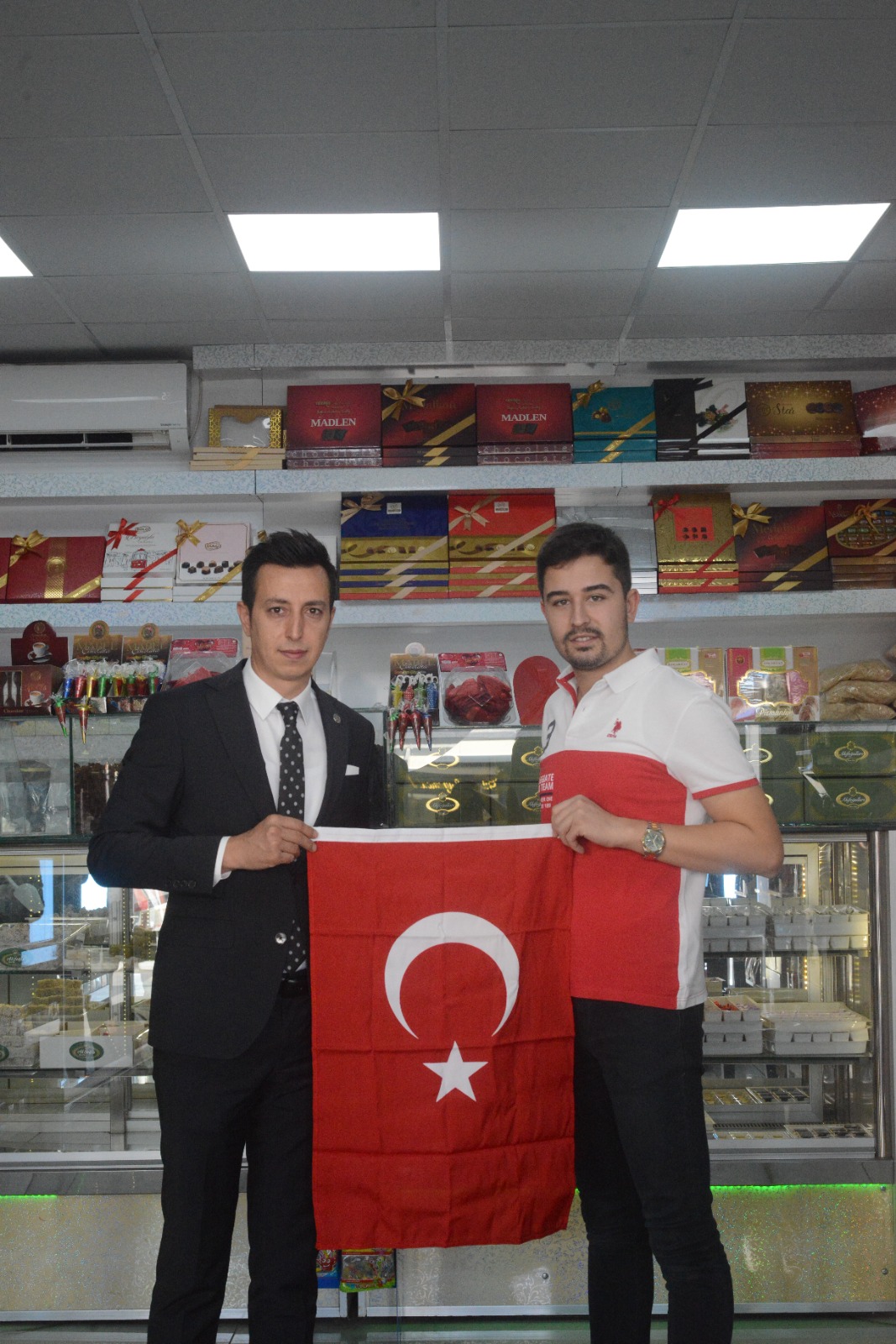 MHP Dulkadiroğlu İlçe Başkanı Paçacı’dan Dulkadiroğlu’nda Bayraksız işyeri kalmasın kampanyası