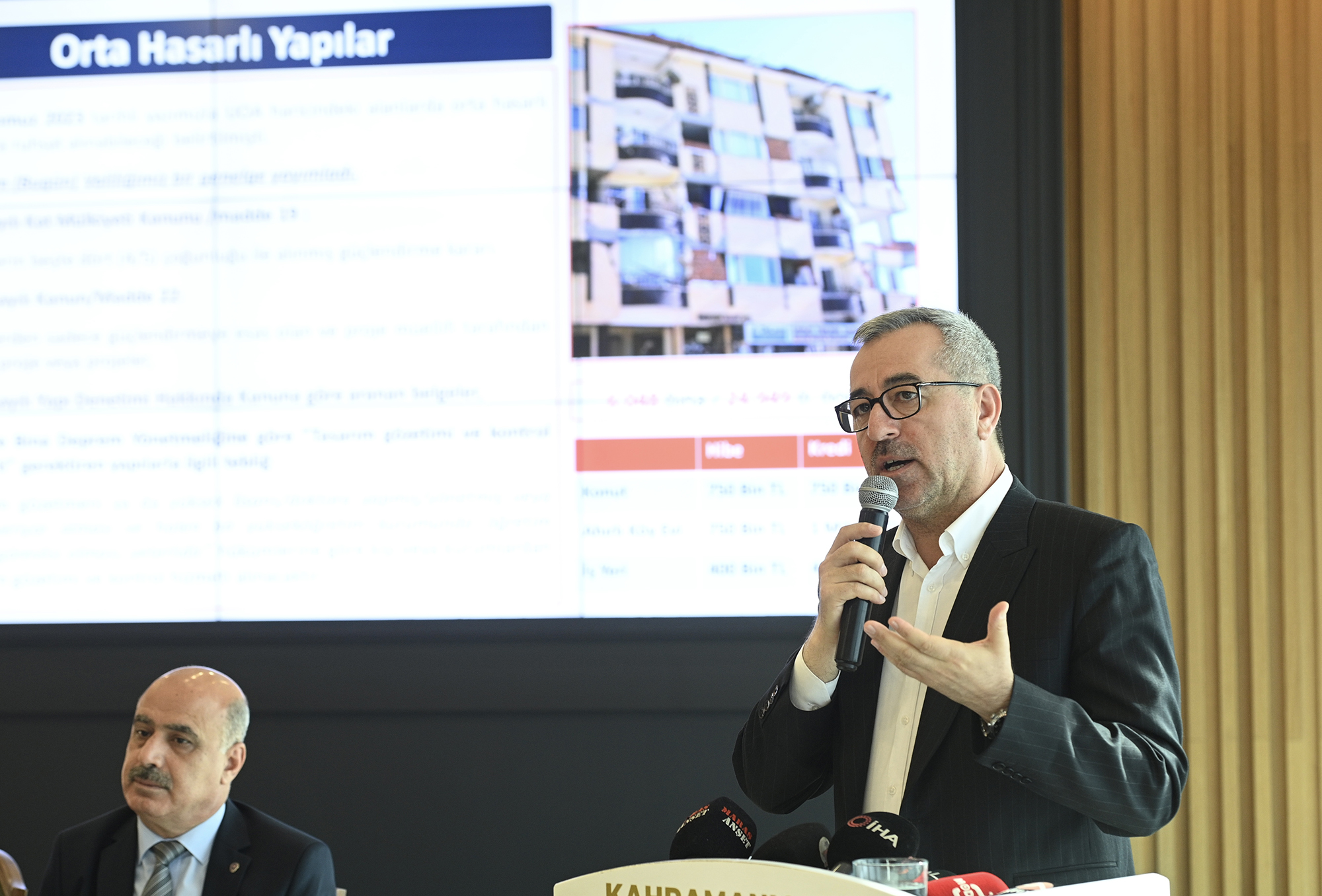 Kahramanmaraş Büyükşehir Belediye Başkanı Hayrettin Güngör, Şairler Tepesi’nde düzenlenen basın