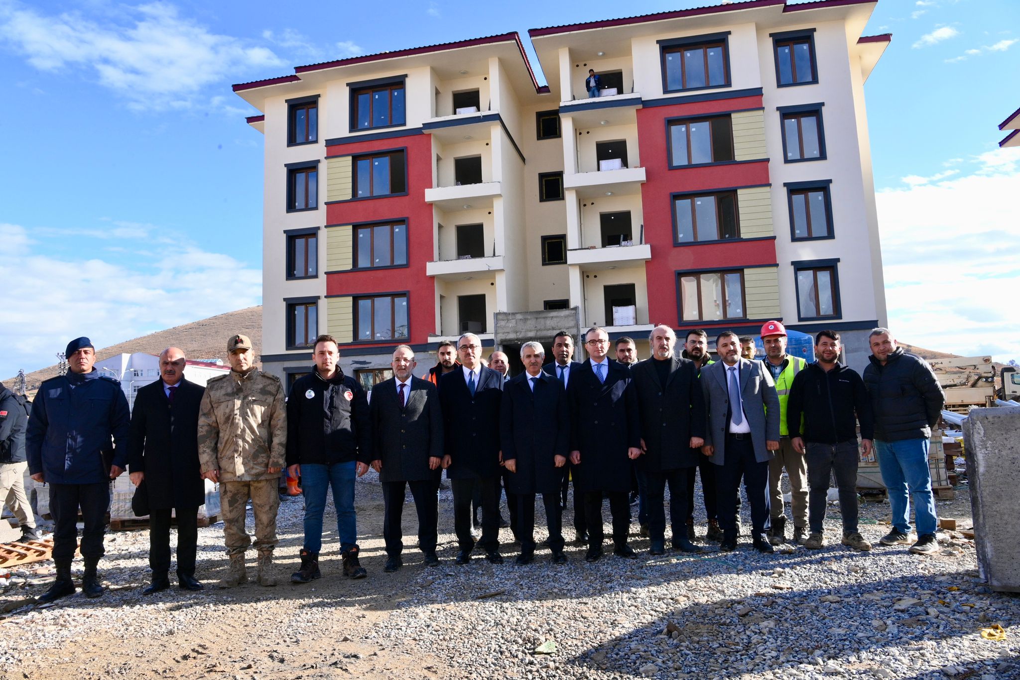 Vali Mükerrem Ünlüer ile birlikte Afşin’de yapımı devam eden TOKİ