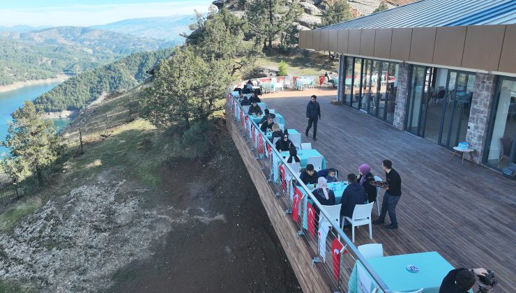 Ali Kayası Cam Teras, Ziyaretçilerin Beğenisini Kazanıyor