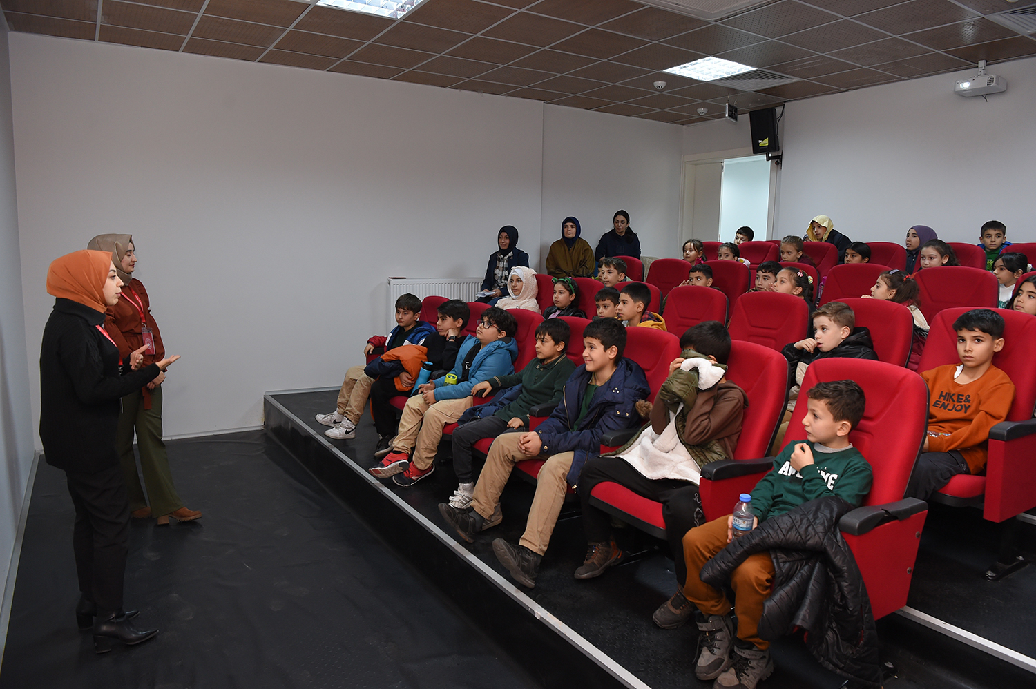 Dulkadiroğlu Belediyesi Muhammet Murat Akkurt Gençlik Merkezi’nde 45 yetim ve