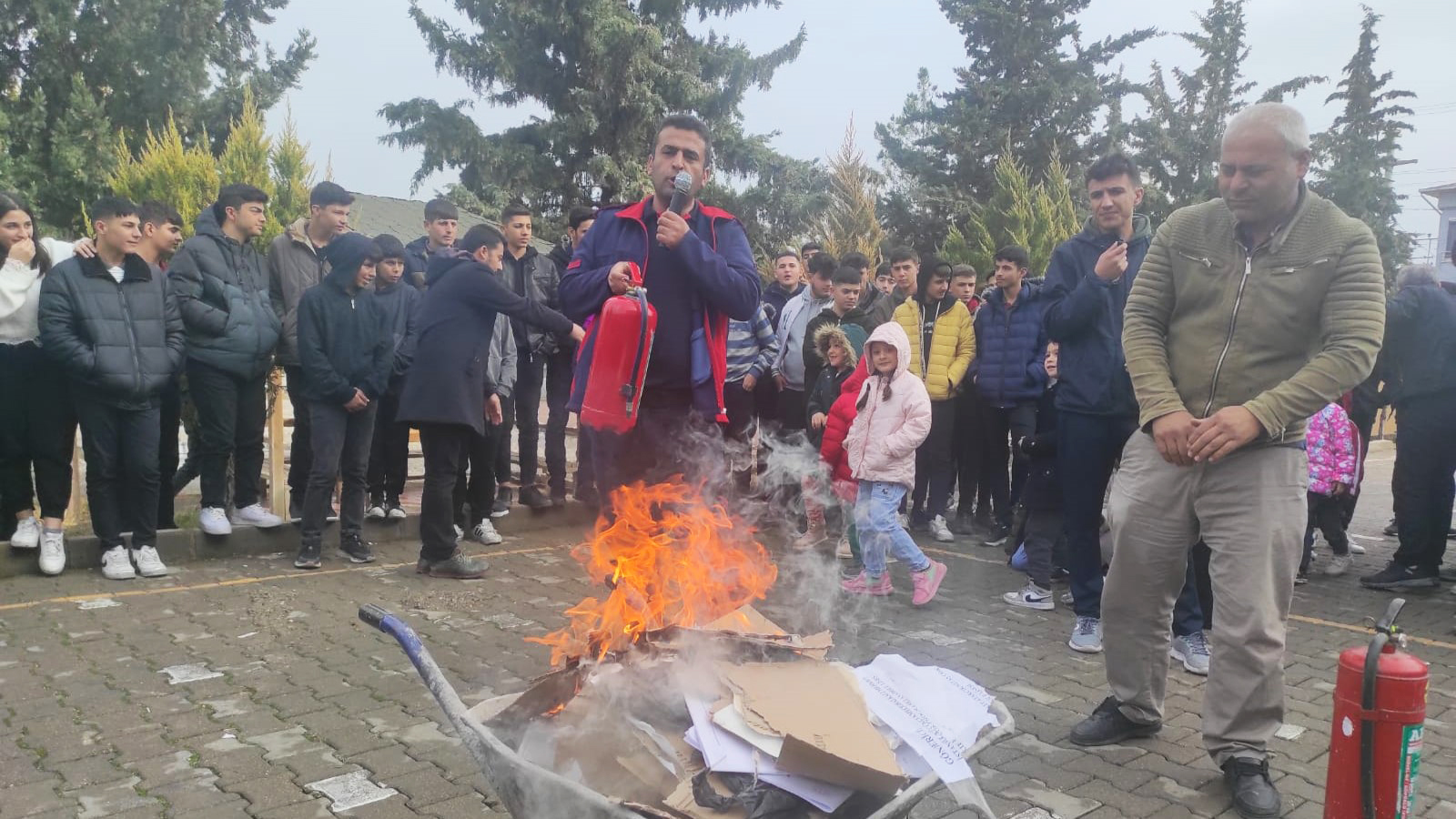 Büyükşehir Belediyesi İtfaiyesi, vatandaşların afet ve acil durumlara karşı bilgi
