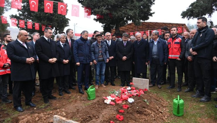 Bakan Yerlikaya’dan Şehit Ailelerine Taziye Ziyareti