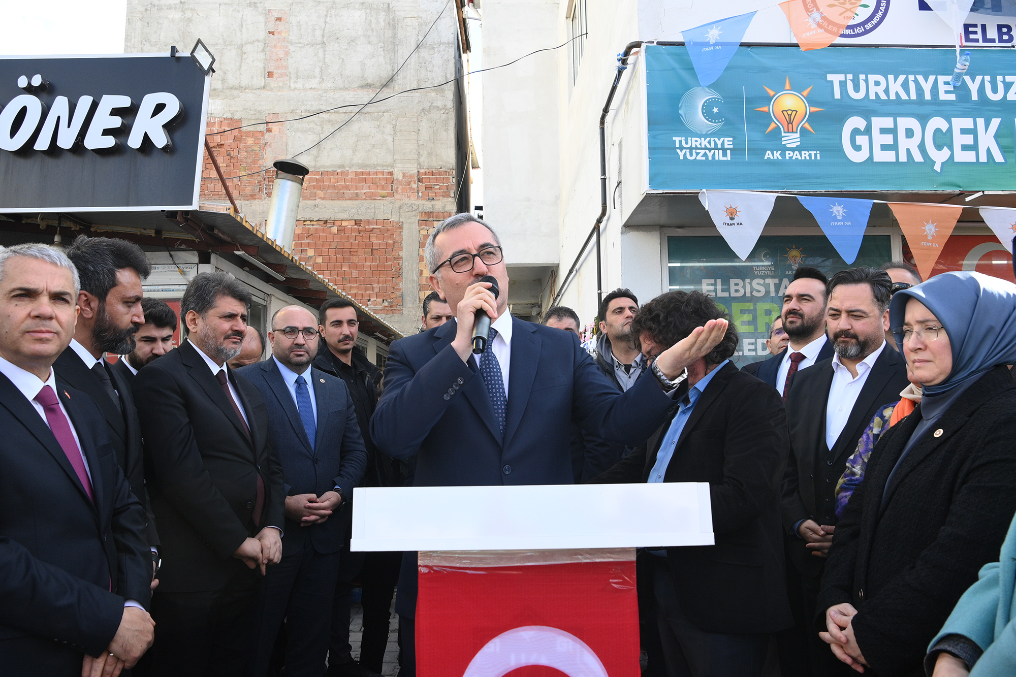 Nurhak ve Elbistan Seçim Ofisinin açılışına katılan Başkan Güngör, “Hemşehrilerimizin