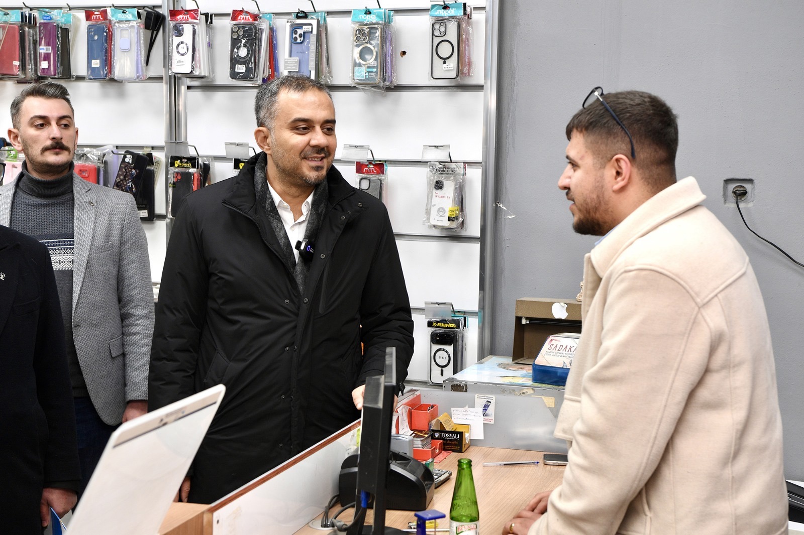 Orman Dairesi’nde esnaf ve vatandaşlarla bir araya gelen AK Parti