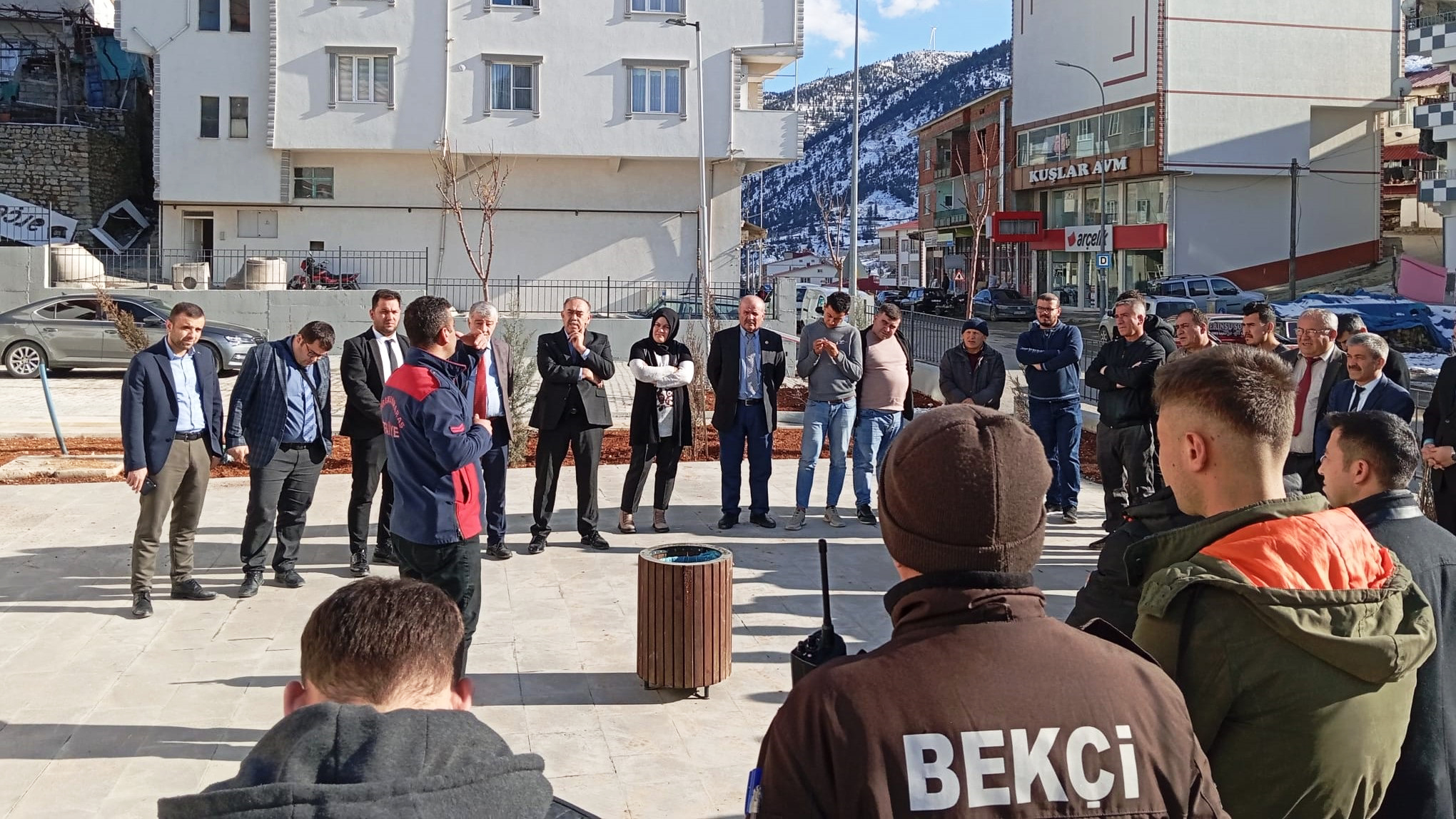 Büyükşehir Belediyesi İtfaiyesi, Çağlayancerit’te kamu kurumları ve geçici konaklama merkezlerini