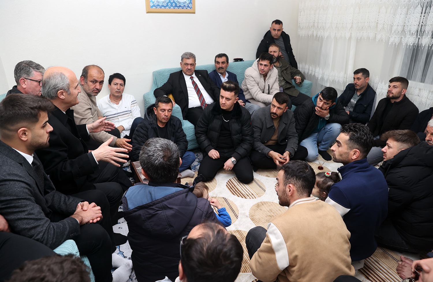 Dulkadiroğlu Belediye Başkanı Necati Okay, Aslanbey mahallesinde vatandaşlarla bir araya
