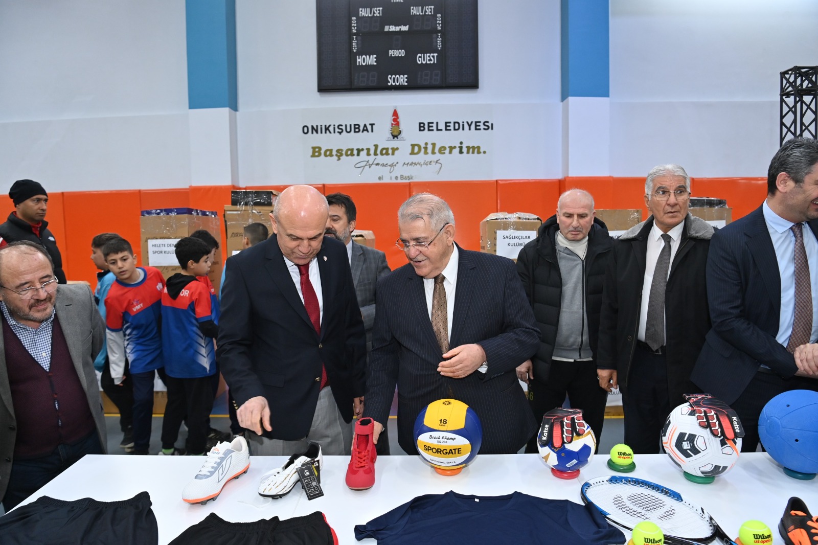 Hanefi Mahçiçek başkanlığındaki Onikişubat Belediyesi, her yaştan vatandaşın sportif ve