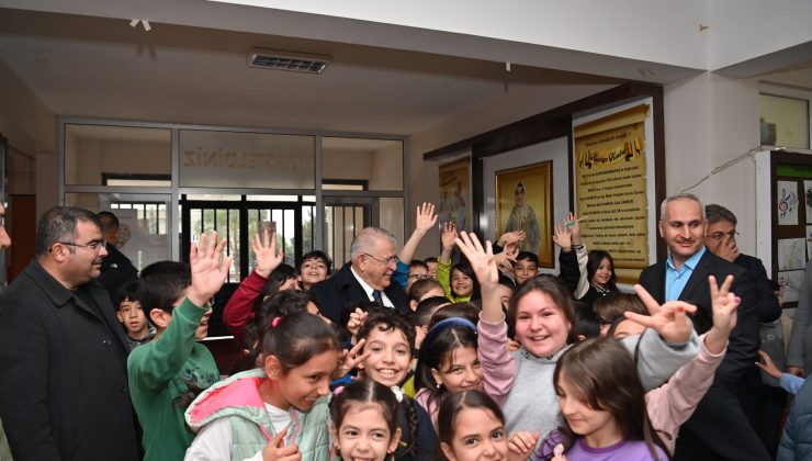 Başkan Mahçiçek, öğrencilerin sınav heyecanına ortak oldu