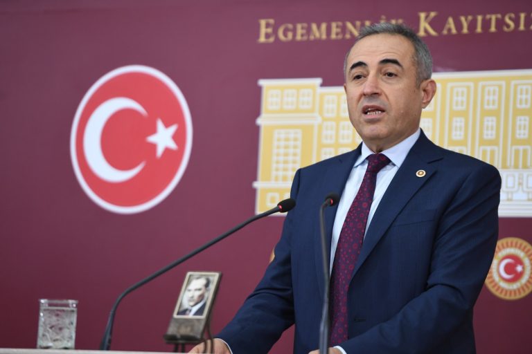 Karatutlu, Türkoğlu’nda tutuklu mühendis ve müteahhitleri ziyaret etti