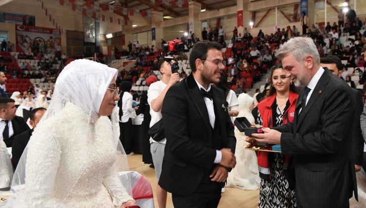 Kahramanmaraşlı 100 Çift, Toplu Düğünle Dünya Evine Girdi