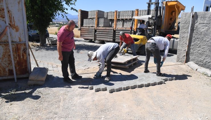 Onikişubat Belediyesi’nin kırsaldaki kilit parke çalışmalarıyla yol standardı yükseliyor