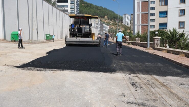 Onikişubat’ta asfalt seferberliği tüm hızıyla sürüyor