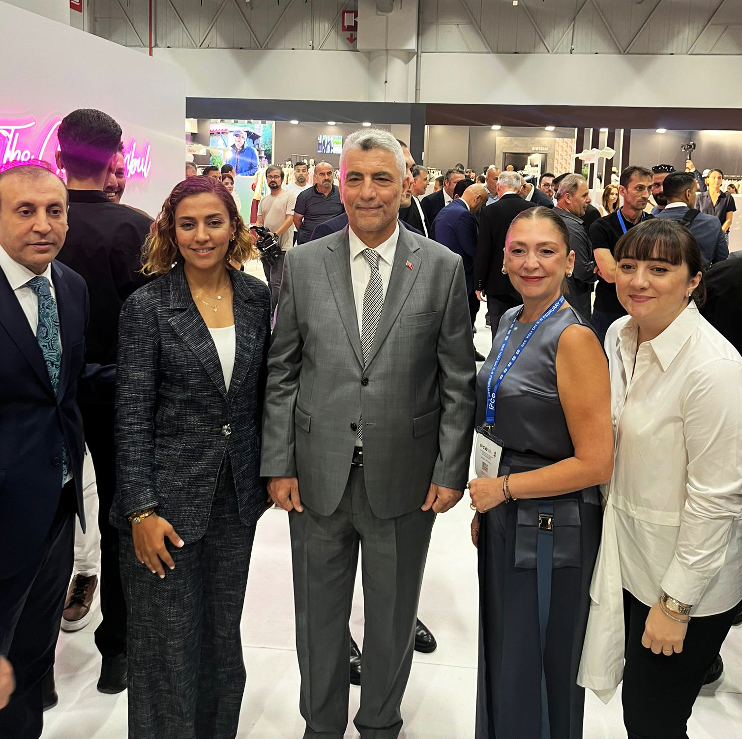 Tasarladığı denim ürünlerini 2BE4A markası ile iç ve dış pazarlara