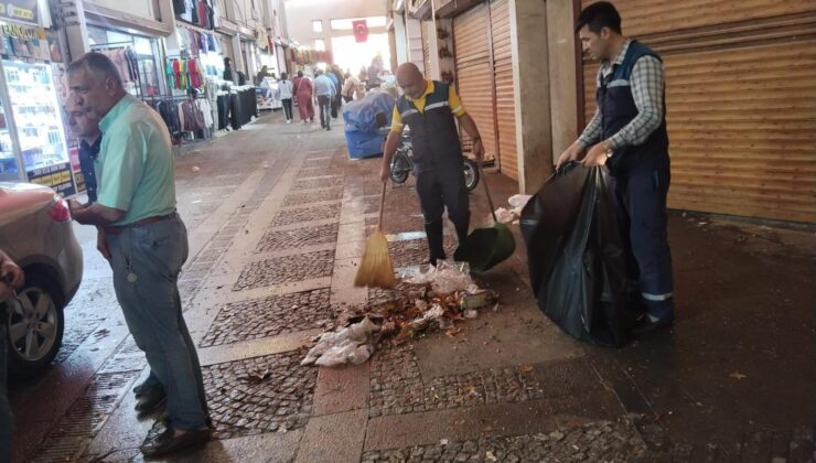 Büyükşehir, Yağış Sonrası Temizlik Çalışmalarını Sürdürüyor