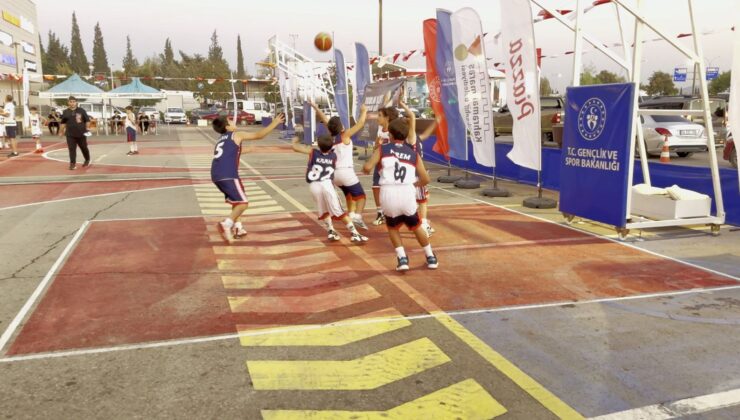 Basketbol Tutkunu Gençler Sahaya Çıktı, Kıyasıya Mücadeleler Başladı