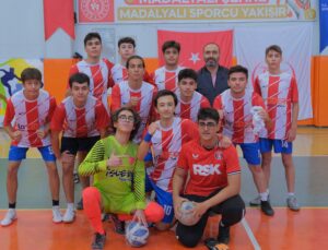 Onikişubat Belediyesi’nin Cumhuriyet Spor Şöleni’nde futsal heyecanı başladı