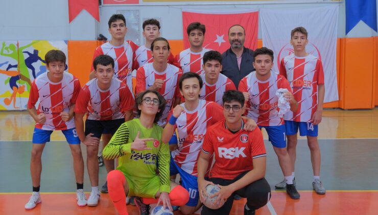 Onikişubat Belediyesi’nin Cumhuriyet Spor Şöleni’nde futsal heyecanı başladı