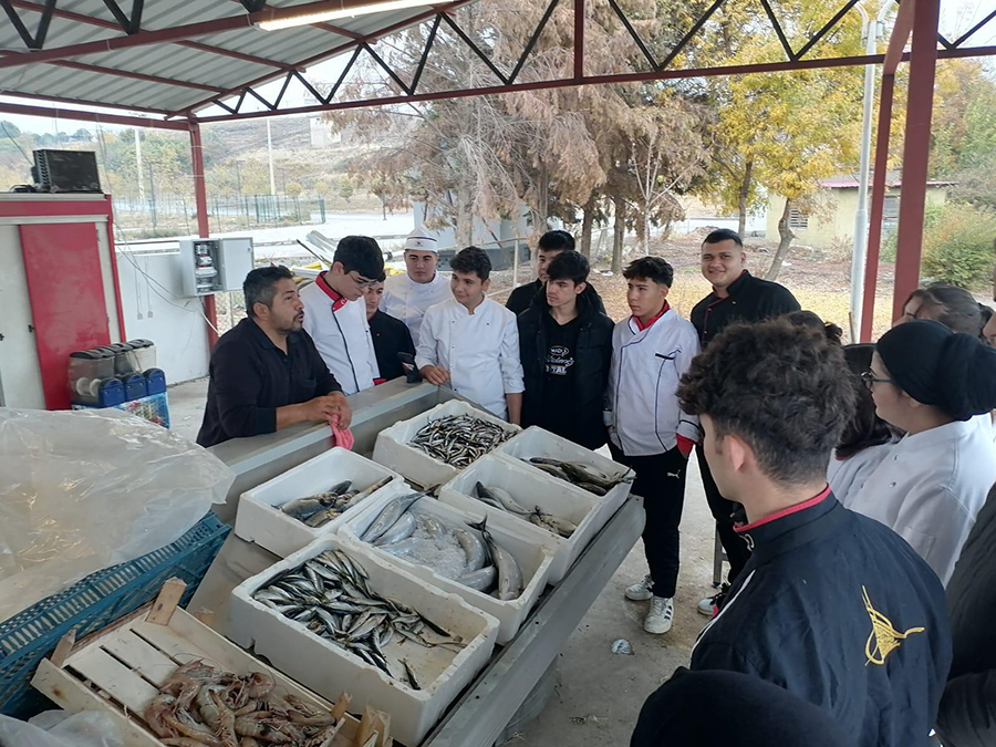 MADO Turizm Otelcilik Meslek Lisesi 11. sınıf öğrencileri, gastronomi alanında