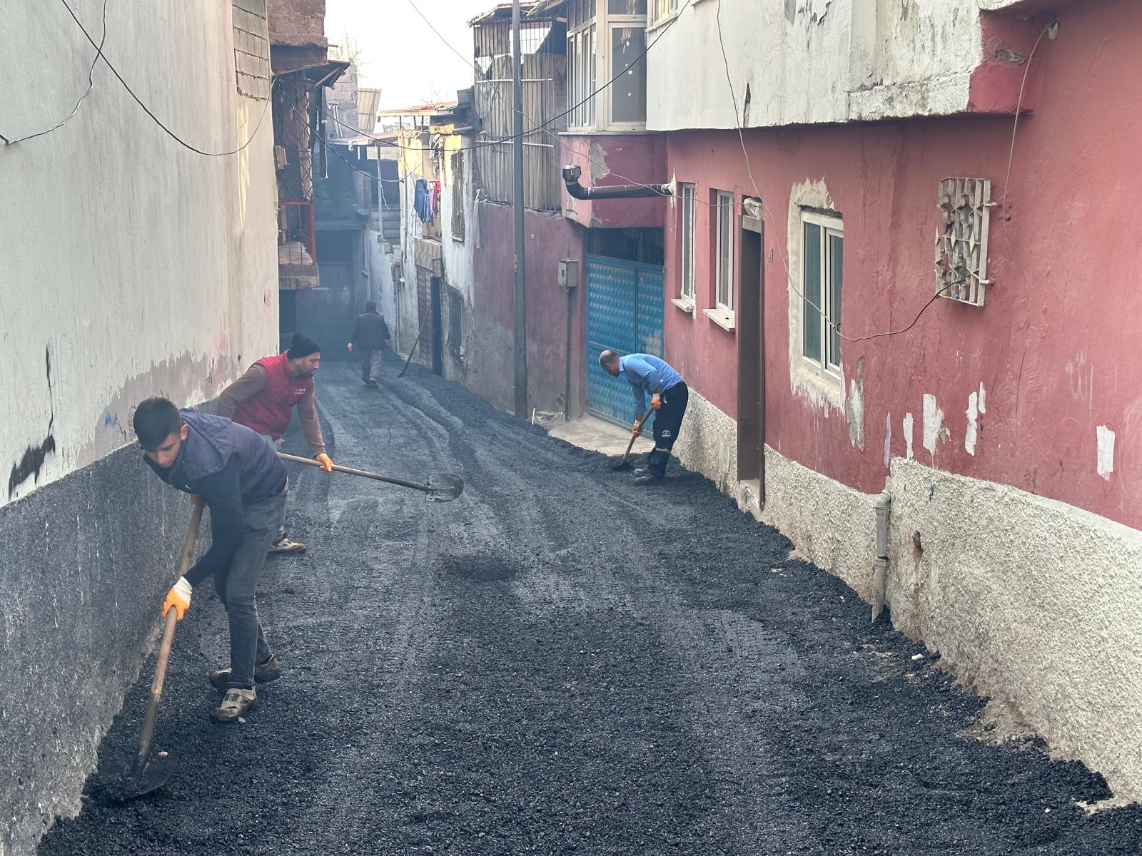 Dulkadiroğlu Belediyesi Fen İşleri Müdürlüğü, ilçedeki altyapıyı güçlendirmek ve ulaşımı