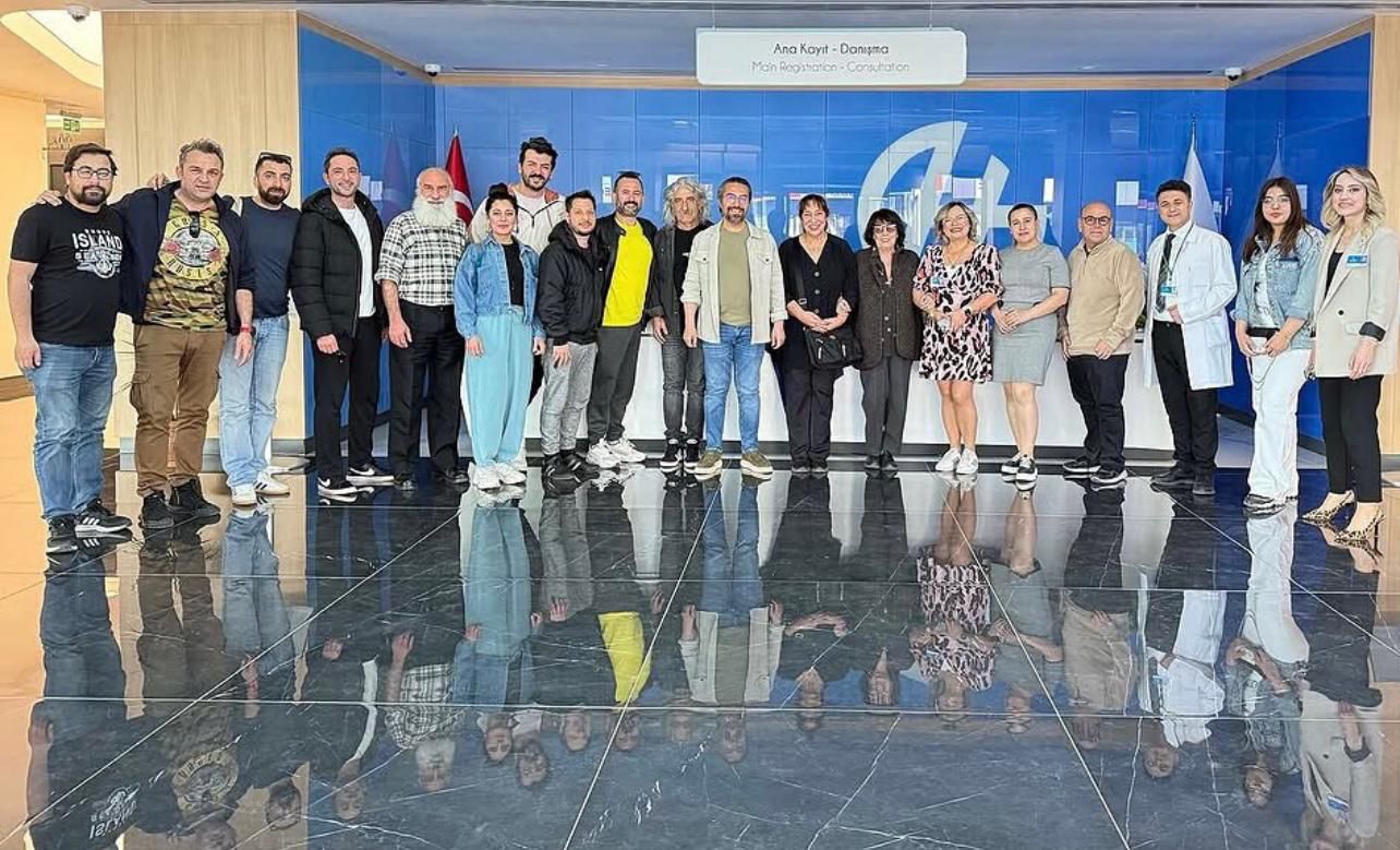 Ünlü oyuncu Melek Baykal ve Ahudu Tiyatro ekibi HG Hospital’ı