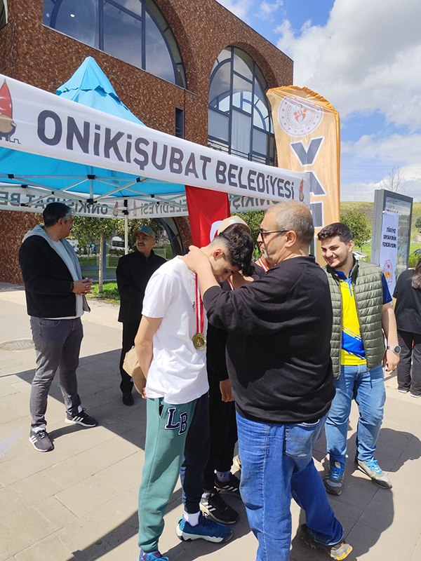 Onikişubat Belediyesi, Kütüphaneler Haftası kapsamında düzenlediği oryantiring etkinliği ile spor