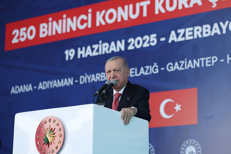 250 Bininci Konut Kura Çekimi ve Anahtar Teslim Töreni’nde konuşan